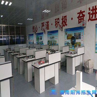 洞口工貿(mào)職業(yè)技術(shù)學(xué)校2022年招生辦聯(lián)系電話及計算機軟件開發(fā)與維修專業(yè)介紹